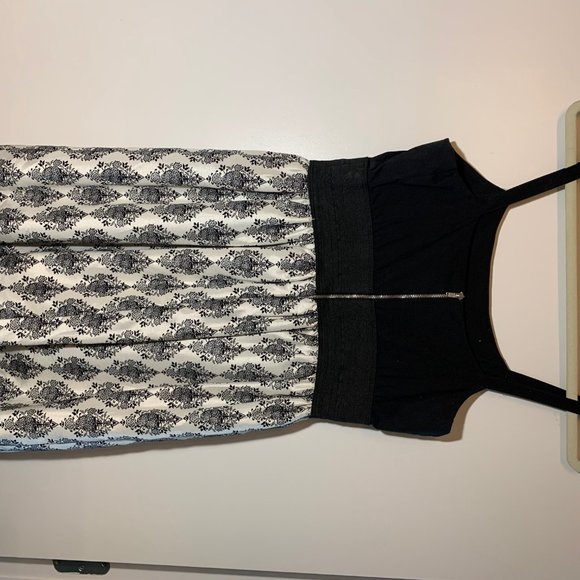 Empire Waist Black & White Dress. Mini length. - Picture 8 of 10